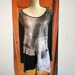 XL Scoop neck asymmetrical tunic in Grey and Black